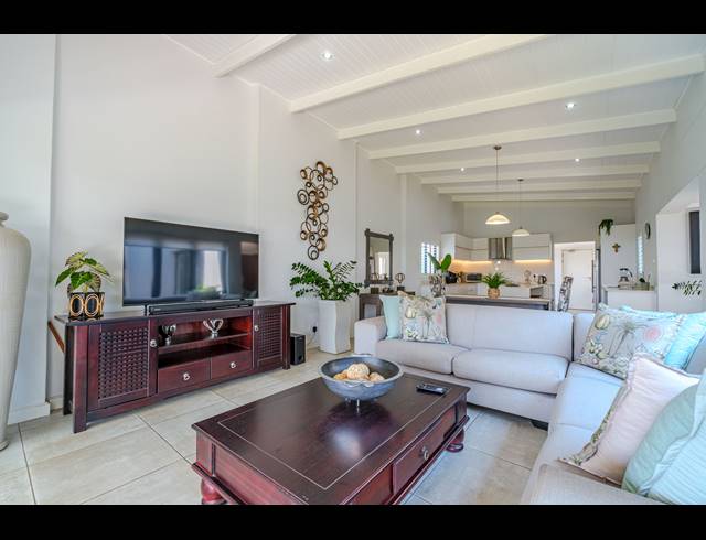 2 BEDROOM TOWNHOUSE FOR SALE IN SHAKAS ROCK
